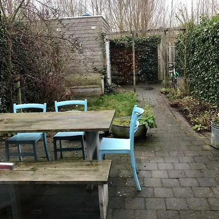 Holiday home Ruim Familiehuis Vlakbij Treinstation *