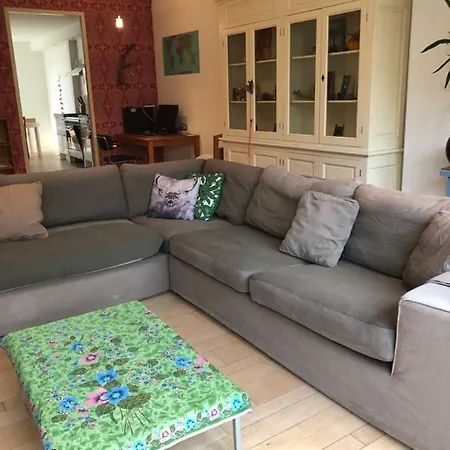 בית נופש Ruim Familiehuis Vlakbij Treinstation *