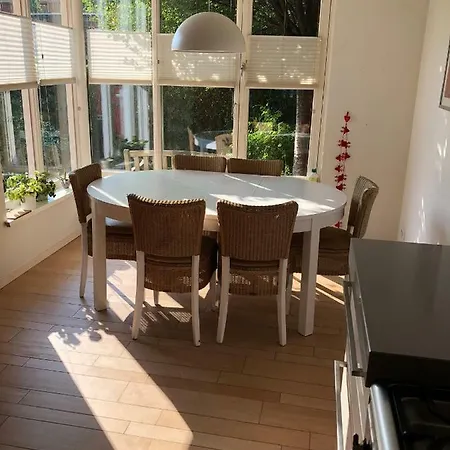 בית נופש Ruim Familiehuis Vlakbij Treinstation קולנבורח