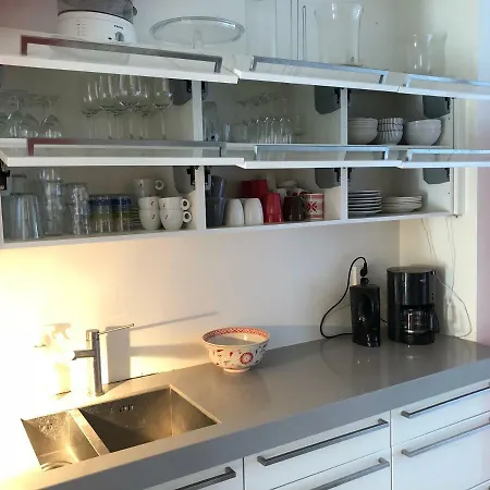 בית נופש Ruim Familiehuis Vlakbij Treinstation *