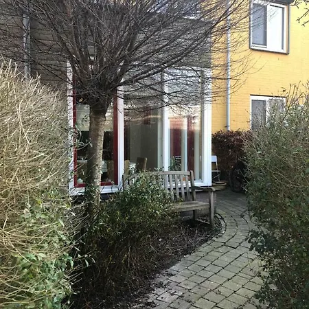 Ruim Familiehuis Vlakbij Treinstation בית נופש קולנבורח
