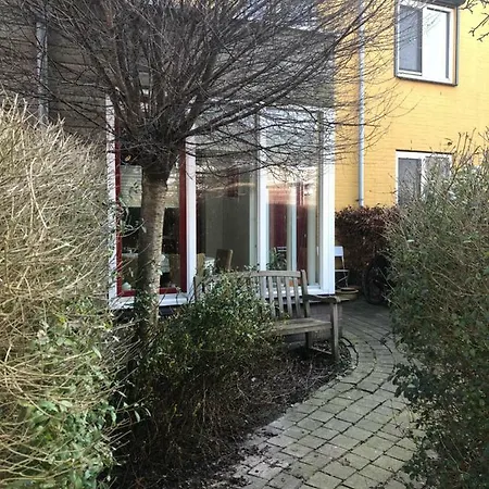 Ruim Familiehuis Vlakbij Treinstation Holiday home Culemborg