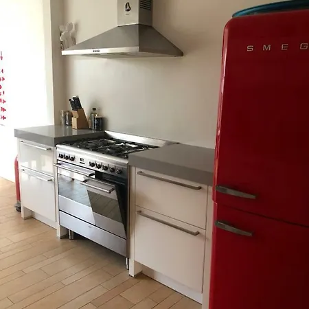 Ruim Familiehuis Vlakbij Treinstation Holiday home Culemborg