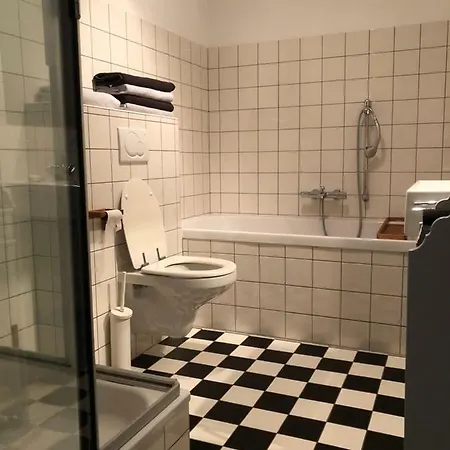 Ruim Familiehuis Vlakbij Treinstation
