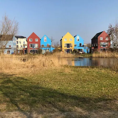 Ruim Familiehuis Vlakbij Treinstation Holiday home *