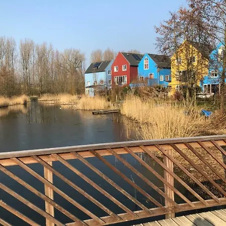 Ruim Familiehuis Vlakbij Treinstation Holiday home Culemborg