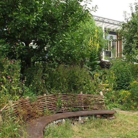 Holiday home Ruim Familiehuis Vlakbij Treinstation *